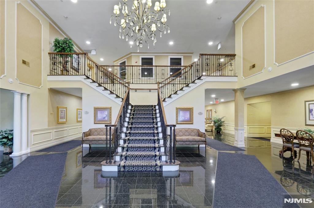 100 Ridgewood Road 215