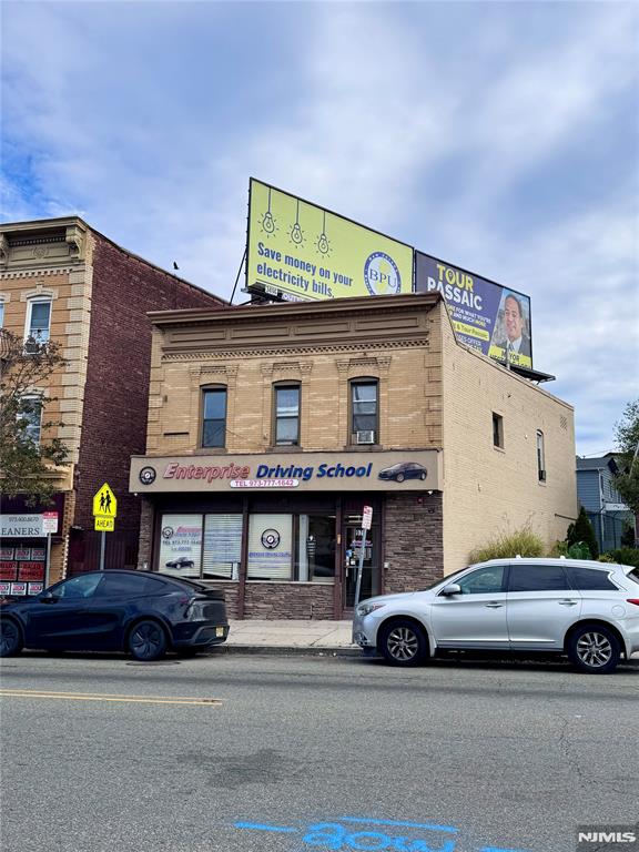 976 Main Avenue