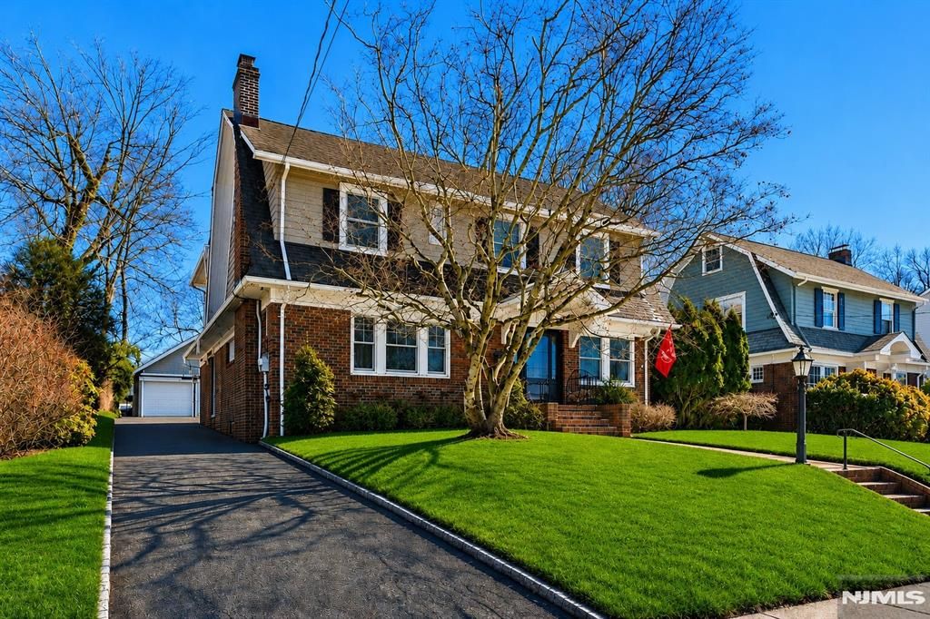 Photo of 7 Wayland Drive, Verona, NJ 07044 (MLS # 26016880)