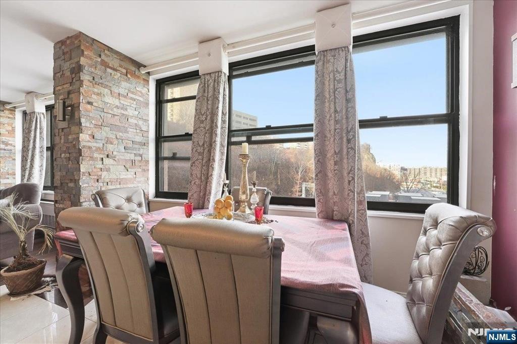 7004 Boulevard East 8C