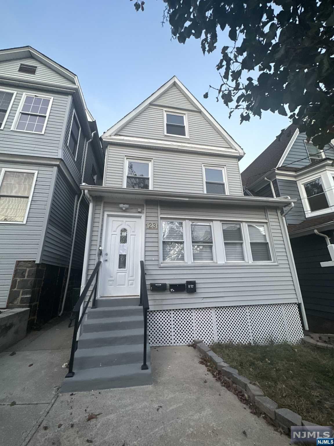 Rental Property at 23 Valley Pl 1, Edgewater, New Jersey - Bedrooms: 3 
Bathrooms: 2 
Rooms: 6  - $3,500 MO.