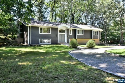 Photo of 692 High Mountain Rd, Franklin Lakes, NJ 07417 (MLS # 25029913) Photo of 692 High Mountain Rd, Franklin Lakes, NJ 07417 (MLS # 25029913)