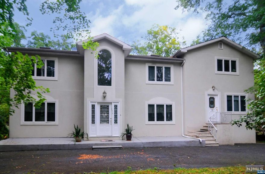 AMAZING OPPORTUNITY FOR AN EXTENDED FAMILY! THIS CUSTOM DESIGNED COLONIAL FEATURES SIX BEDROOMS, FOUR MARBLE BATHS, MODERN KITCHEN, SKYLITES IN ALL ROOMS, EXCELLENT ENTERTAINING FLOW WITH SPACIOUS LIVING ROOM AND DINING WITH GAS FIREPLACE AND YOUR OWN HOME THEATER SYSTEM. MAJOR RENOVATION TOOK PLACE IN 2001. HOME IS SIMPLY PERFECT WITH THIS SUNNY AND TOTALLY SEPARATE ONE BEDROOM QUARTERS / WITH FULL KITCHEN, LIVING ROOM, FULL BATH AND LOTS OF CLOSET SPACE. PROPERTY FEATURES CIRCULAR DRIVEWAY,LARGE DECK THAT SURROUNDS AN ABOVE GROUND POOL FOR YOUR SUMMER FUN AND RELAXATION. WONDERFUL FAMILY ORIENTED NEIGHBORHOOD AND TOP RATED BLUE RIBBON SCHOOLS. IN TOWN TRAIN STATION FOR EASY COMMUTE TO NYC.