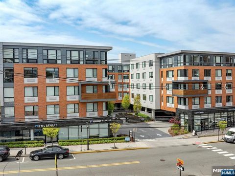 Photo of 470 Main St #513, Fort Lee, NJ 07024 (MLS # 26012125)