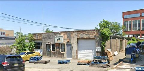 Photo of 31 Garrett Place, Englewood, NJ 07631 (MLS # 25041246)