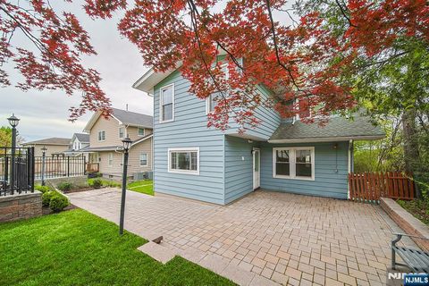 Photo of 586 Hillside Street, Ridgefield, NJ 07657 (MLS # 26015084)
