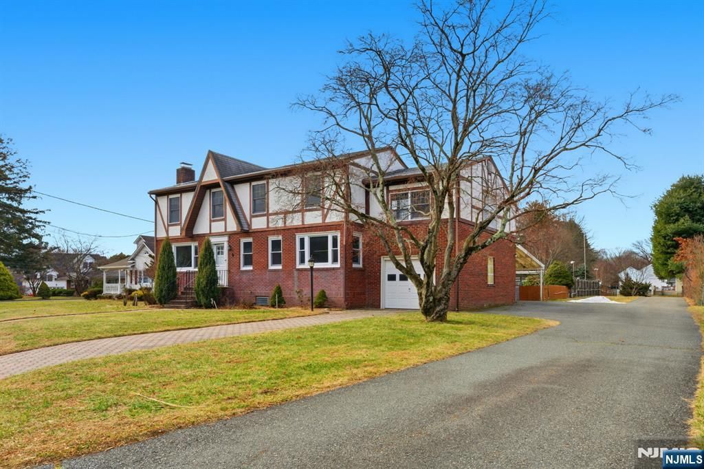 Photo of 70 Weinmanns Boulevard, Wayne, NJ 07470 (MLS # 26002073)