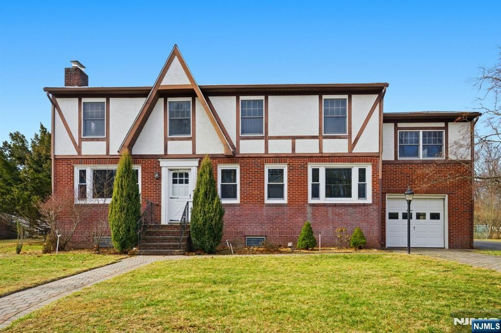 Photo of 70 Weinmanns Boulevard, Wayne, NJ 07470 (MLS # 26002073)