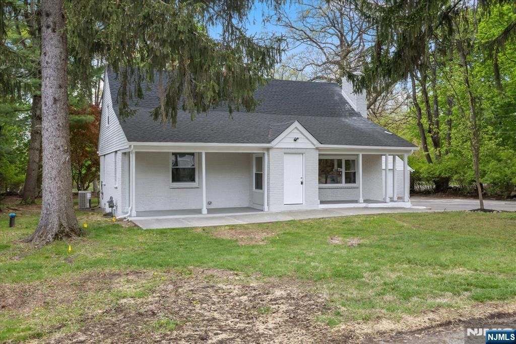Photo of 37 Roth Avenue, Oakland, NJ 07417 (MLS # 26015491)