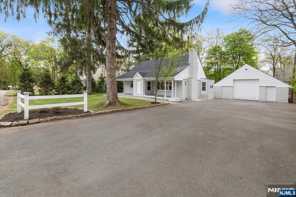 Photo of 37 Roth Avenue, Oakland, NJ 07417 (MLS # 26015491)