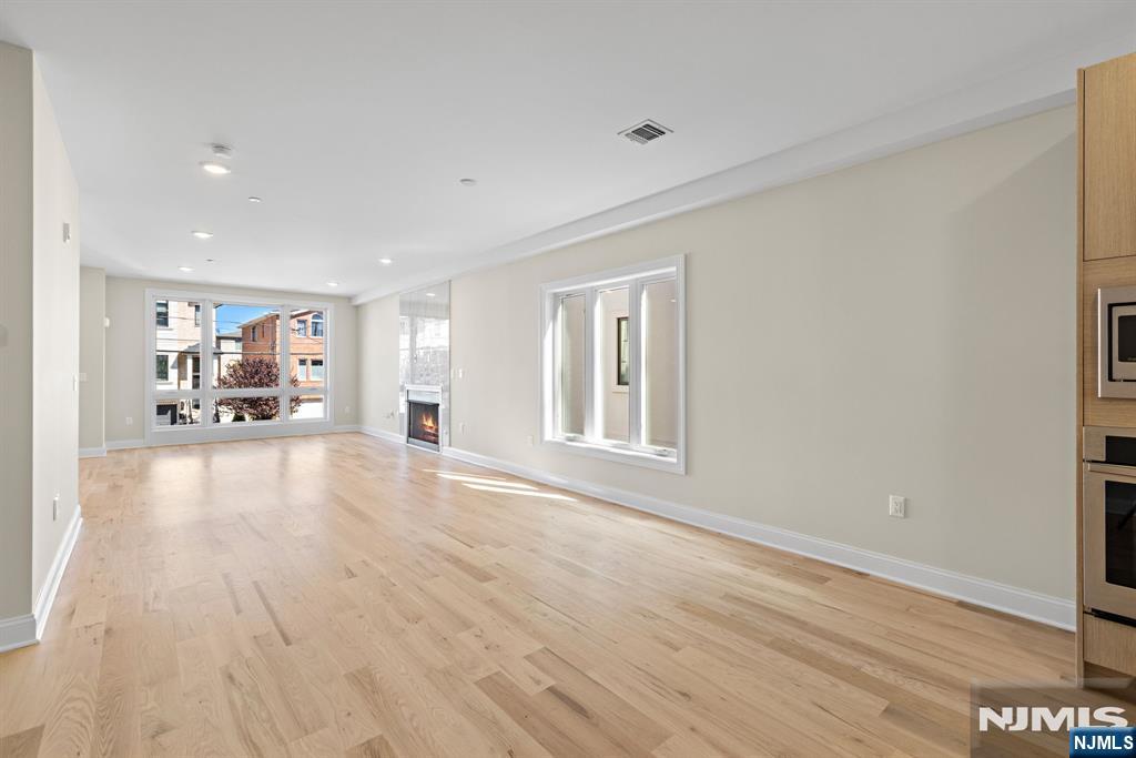 386 Lincoln Avenue