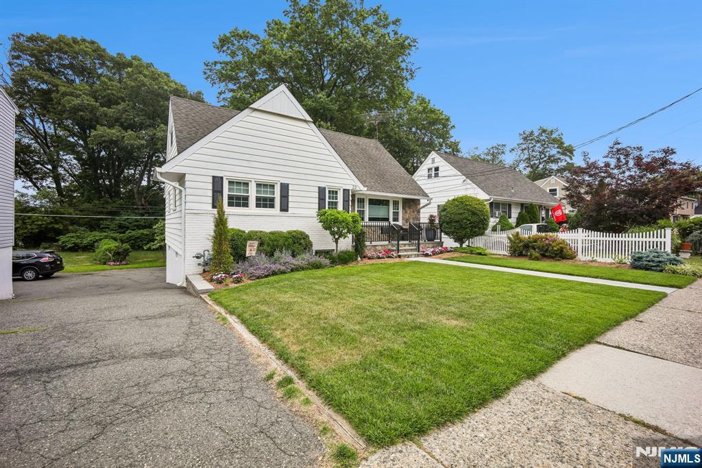 23 Andover Place