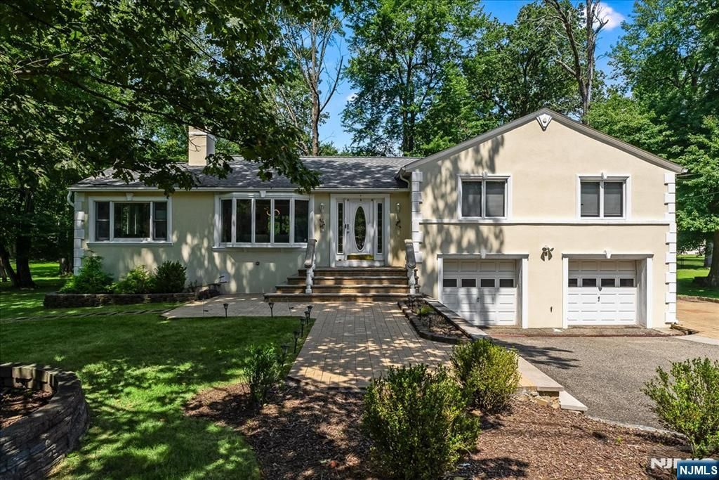 Photo of 531 Mountain Avenue, North Caldwell, NJ 07006 (MLS # 25035195)