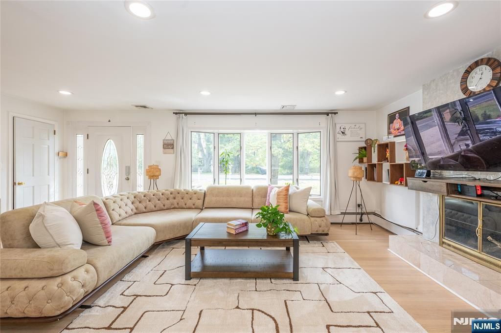 Photo of 531 Mountain Avenue, North Caldwell, NJ 07006 (MLS # 25035195)