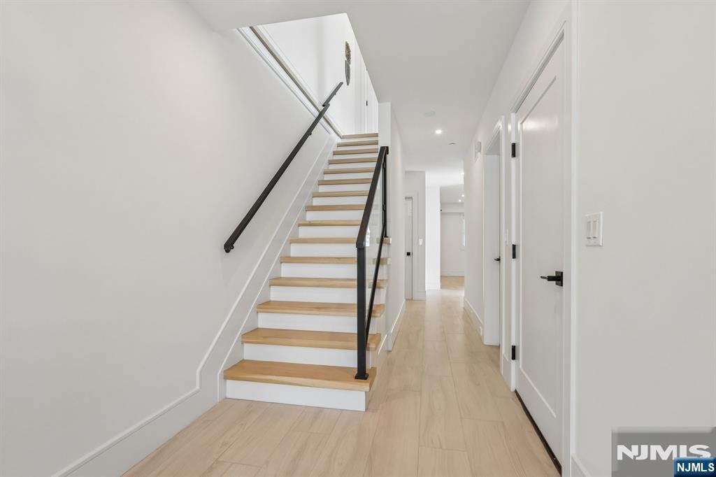 10B Hooks Lane