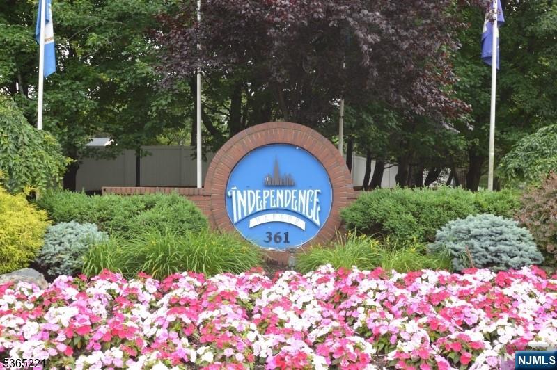 406 Smith Ct R406, Edgewater, New Jersey - 2 Bedrooms  
2 Bathrooms  
6 Rooms - 
