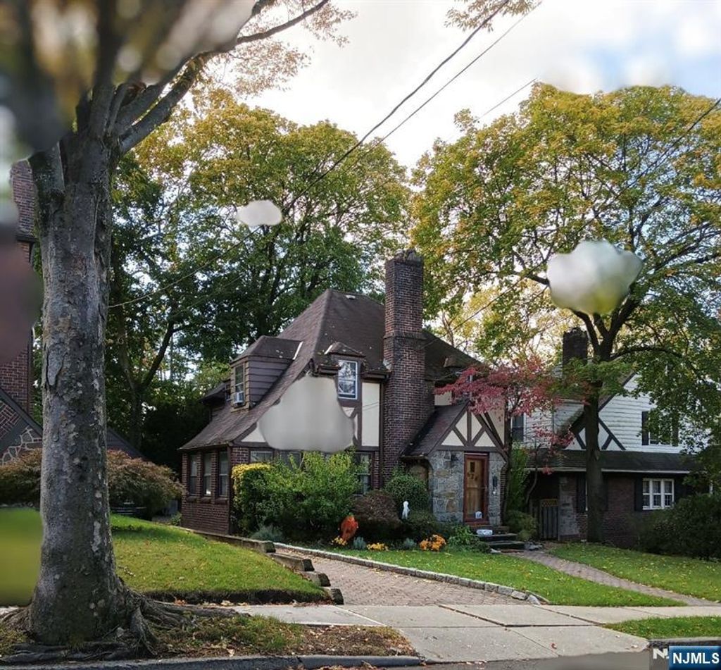 Photo of 624 Ramapo Road, Teaneck, NJ 07666 (MLS # 25037517)