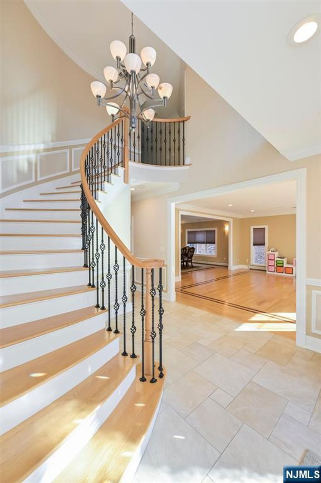 Photo of 1044 Fairview Lane, Fort Lee, NJ 07024 (MLS # 25034095)