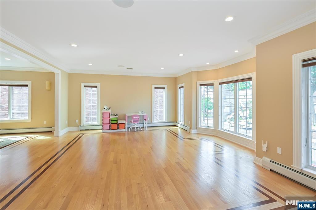 1044 Fairview Lane