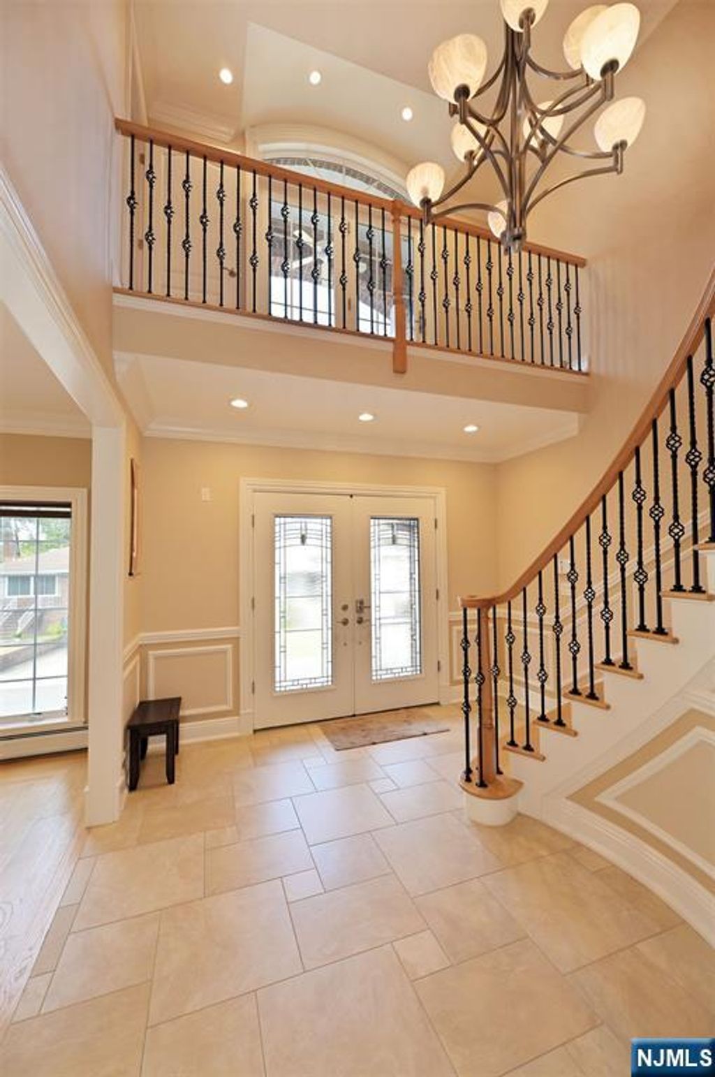 Photo of 1044 Fairview Lane, Fort Lee, NJ 07024 (MLS # 25034095)