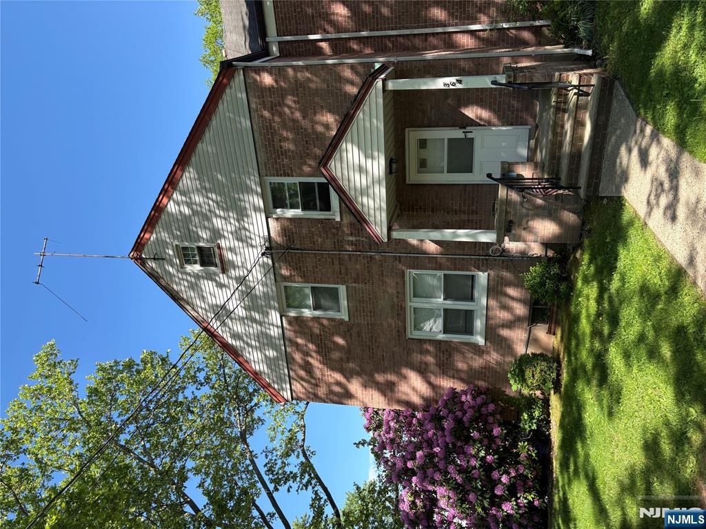 Rental Property at 364 Shaler Blvd 2, Ridgefield, New Jersey - Bedrooms: 2 
Bathrooms: 1 
Rooms: 5  - $2,400 MO.