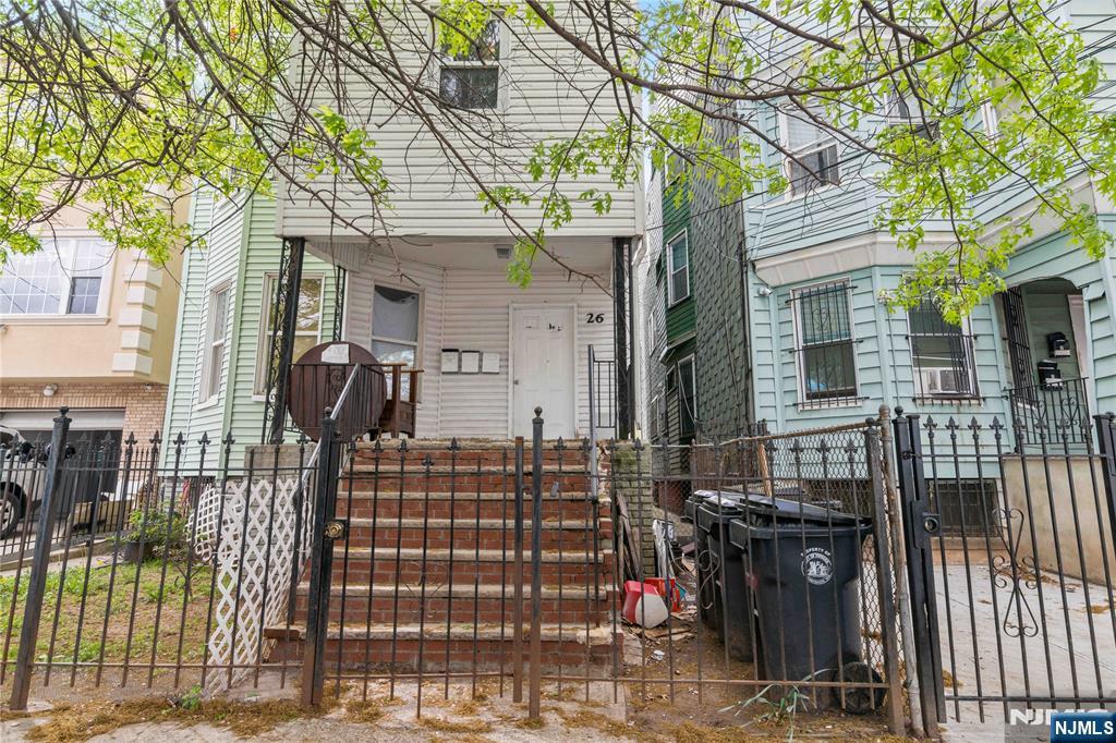 Rental Property at 26 12th St 2, Newark, New Jersey - Bedrooms: 4 
Bathrooms: 1 
Rooms: 7  - $2,500 MO.