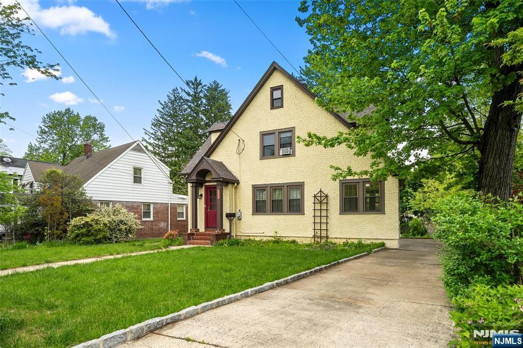 Photo of 1231 Alicia Avenue, Teaneck, NJ 07666 (MLS # 26013010)