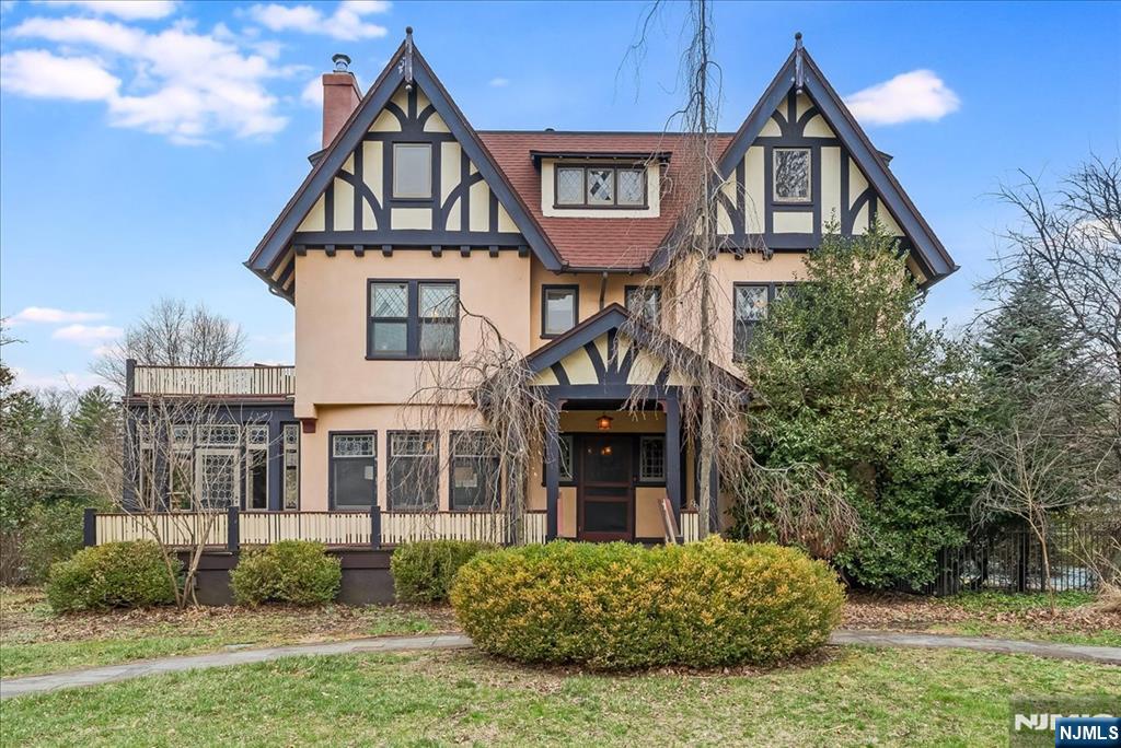 2 Russell Terrace, Montclair, New Jersey - 8 Bedrooms  
4 Bathrooms  
15 Rooms - 