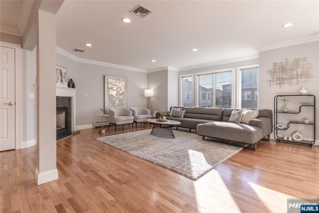 Rental Property at 1570 Ann St, Fort Lee, New Jersey - Bedrooms: 3 
Bathrooms: 3.5 
Rooms: 11  - $5,700 MO.