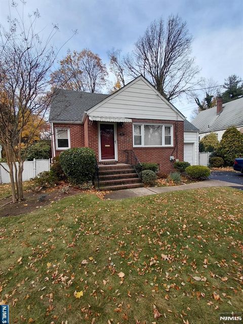 Photo of 850 Broad St, Teaneck, NJ 07666 (MLS # 26017550)