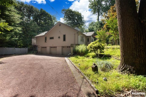 Photo of 20 Parker Place, Saddle River, NJ 07458 (MLS # 26031647)