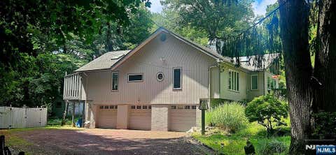 Photo of 20 Parker Place, Saddle River, NJ 07458 (MLS # 26031647)