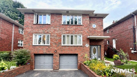 Photo of 1229 Inwood TER, Fort Lee, NJ 07024 (MLS # 26030010)