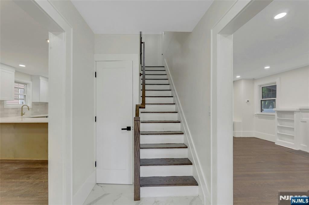1087 Lambert Road