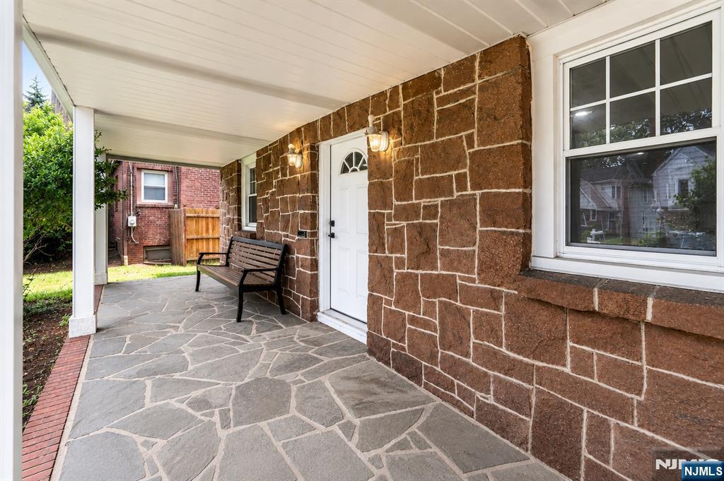 1087 Lambert Road