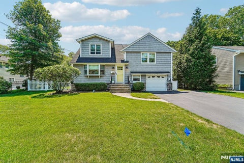 Photo of 252 Canterbury Place, Ridgewood Village, NJ 07450 (MLS # 26024513)