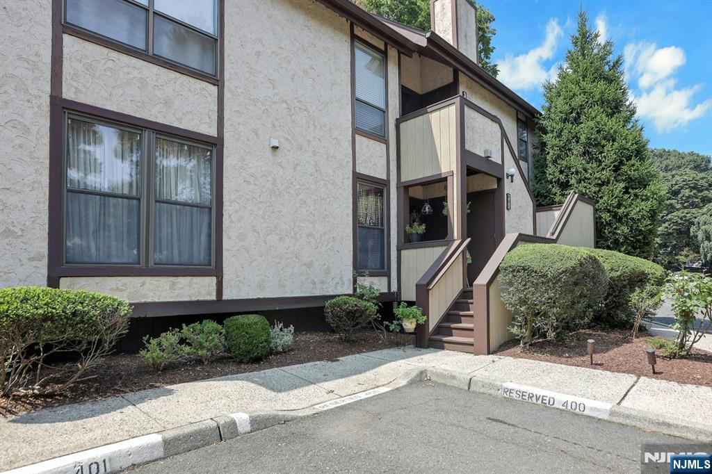 400 River Oaks Drive