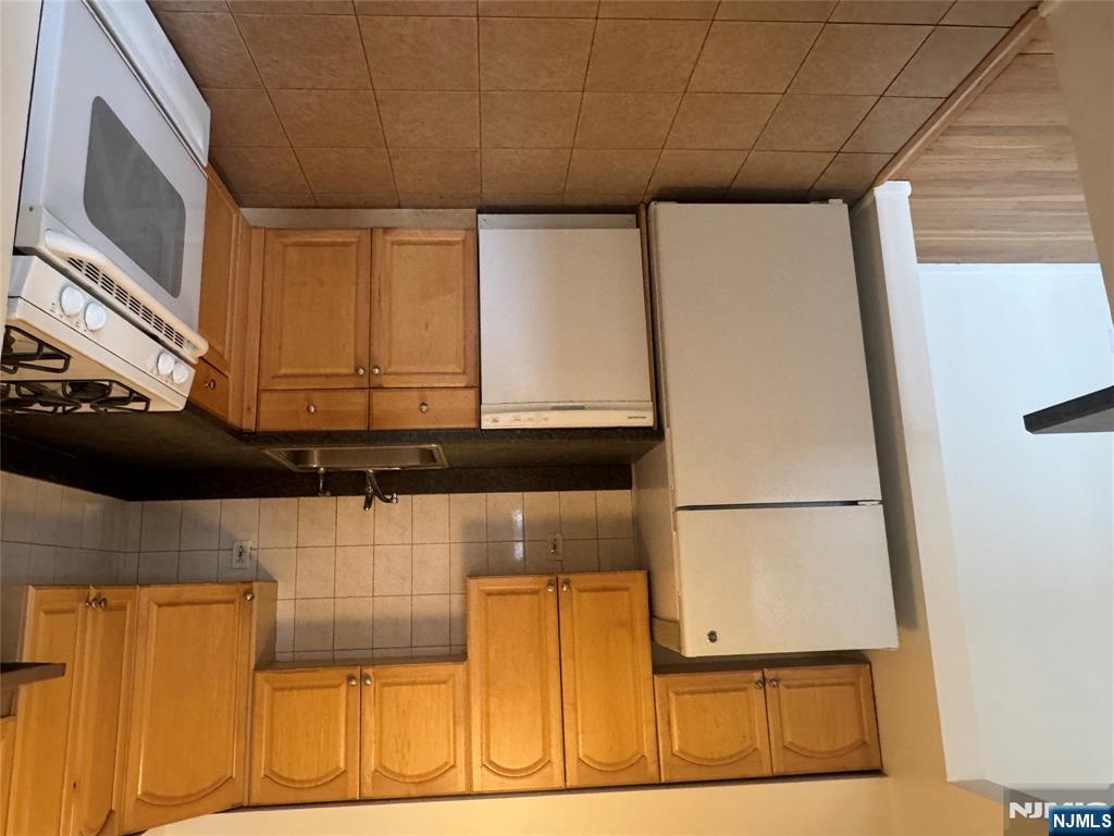 386 Hoover Avenue 166