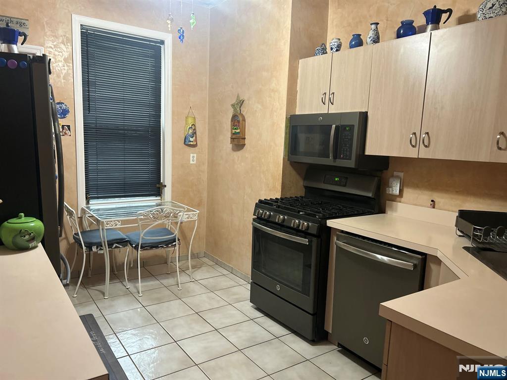 17 48th Street