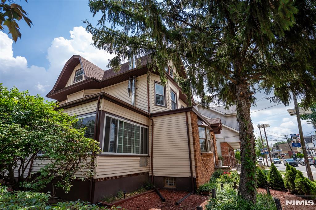 325 Valley Brook Avenue