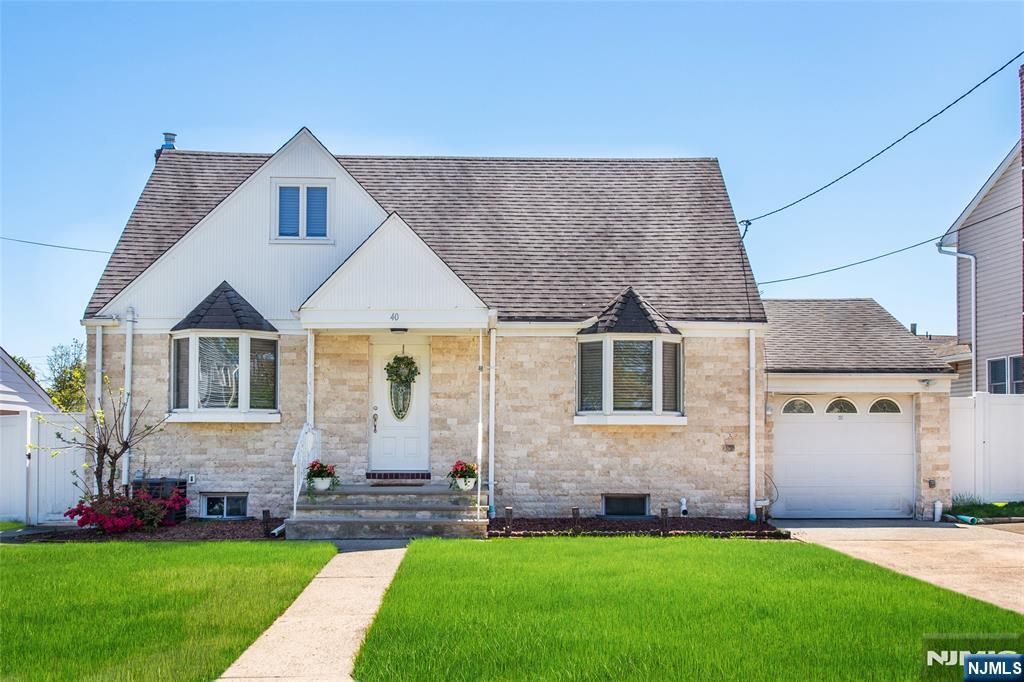Photo of 40 Winslow Terrace, Fair Lawn, NJ 07410 (MLS # 26014896)