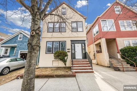 MLS: 25007327