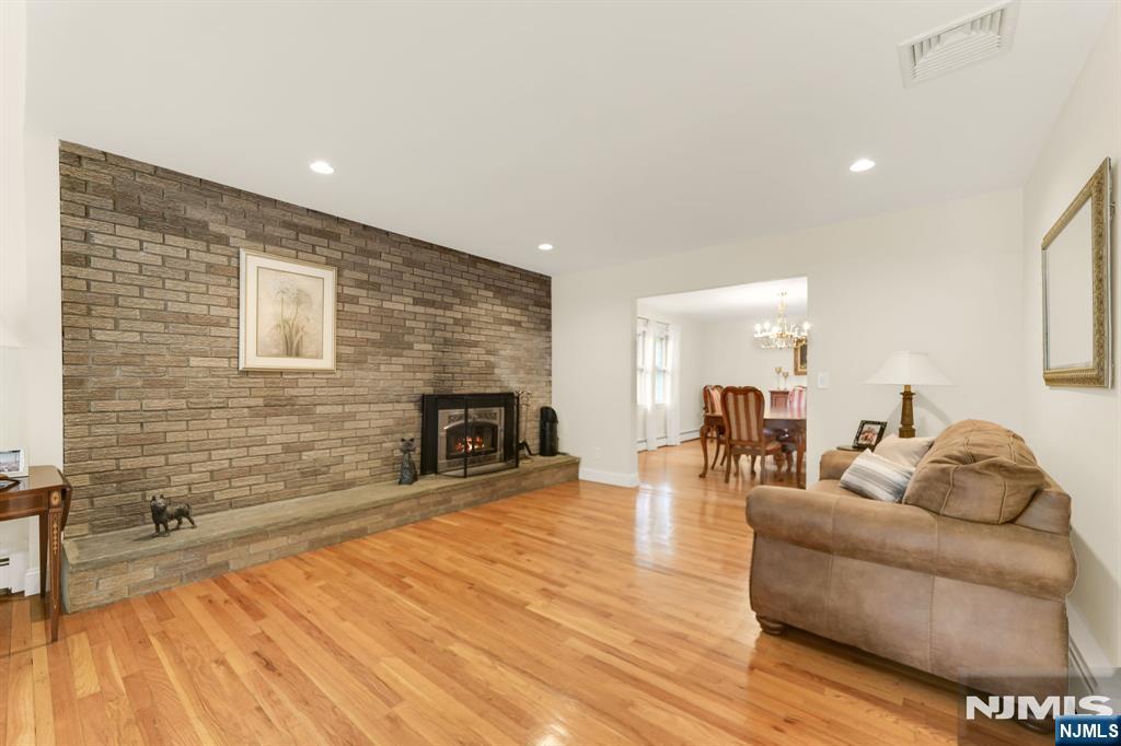 10 Edward Circle