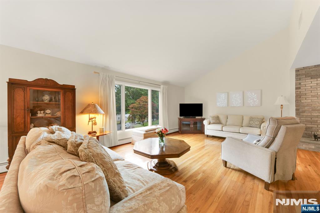 10 Edward Circle