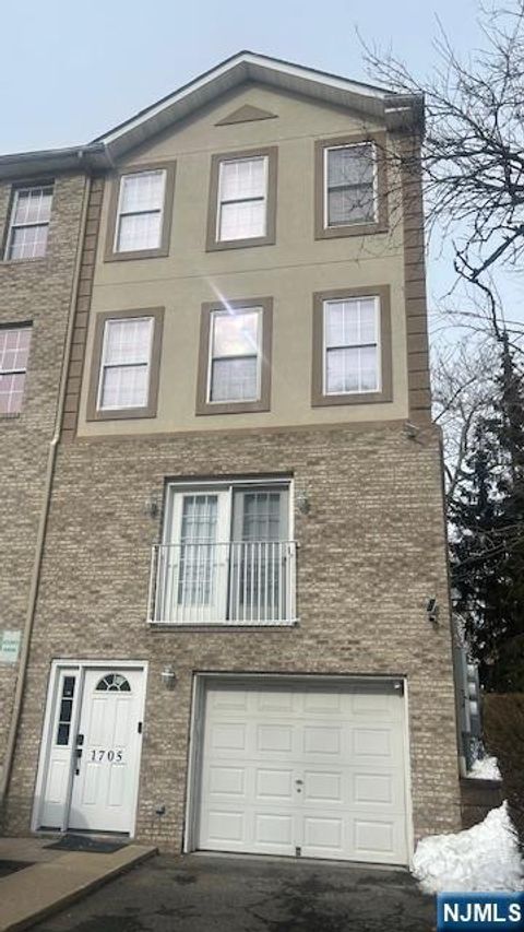 Photo of 17 Zabriskie St #1705, Hackensack, NJ 07601 (MLS # 26005859)