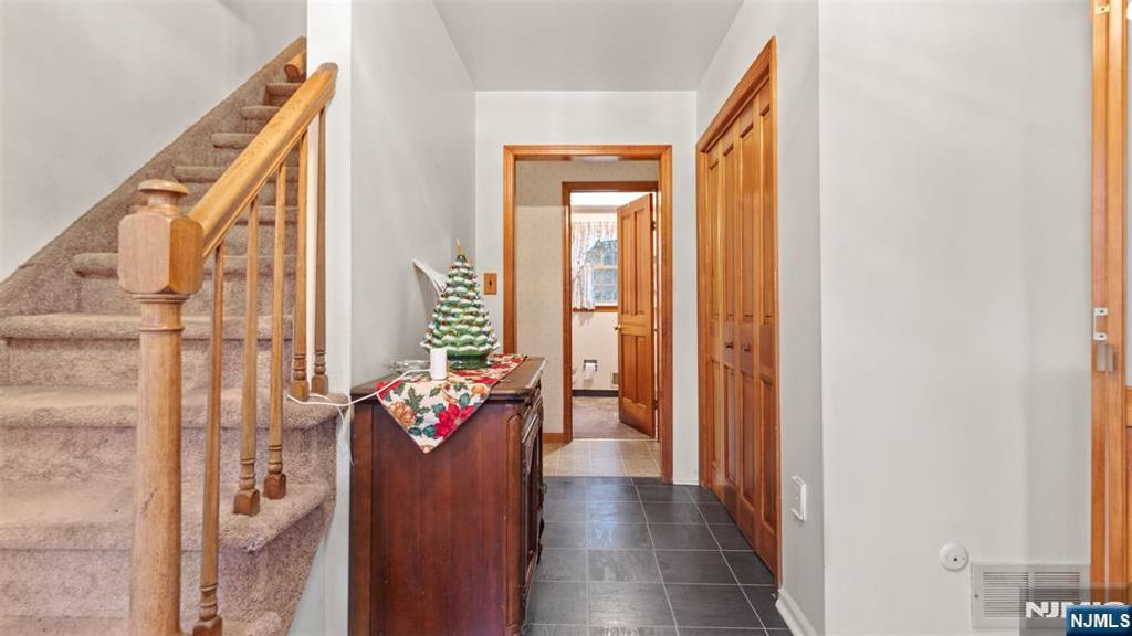 Photo of 51 Black Oak Lane, Mahwah, NJ 07430 (MLS # 26003393)