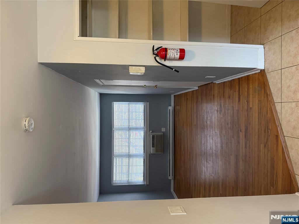 West Orange, New Jersey 07052, United States, 1 Bedroom Bedrooms, ,1 BathroomBathrooms,Residential,Active,98453