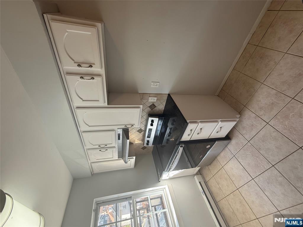 West Orange, New Jersey 07052, United States, 1 Bedroom Bedrooms, ,1 BathroomBathrooms,Residential,Active,98453