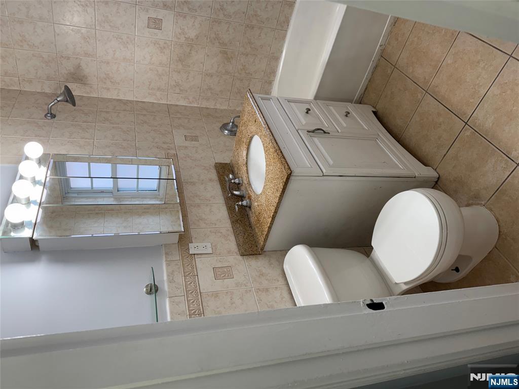 West Orange, New Jersey 07052, United States, 1 Bedroom Bedrooms, ,1 BathroomBathrooms,Residential,Active,98453