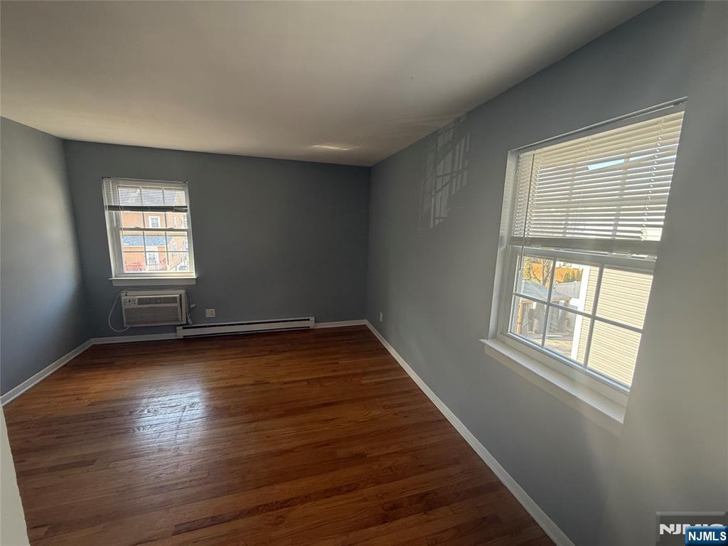 West Orange, New Jersey 07052, United States, 1 Bedroom Bedrooms, ,1 BathroomBathrooms,Residential,Active,98453